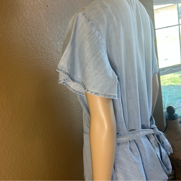 Reba Asymmetric Hem Chambray Wrap Blouse Sz M 100% Tencel - Picture 6 of 14